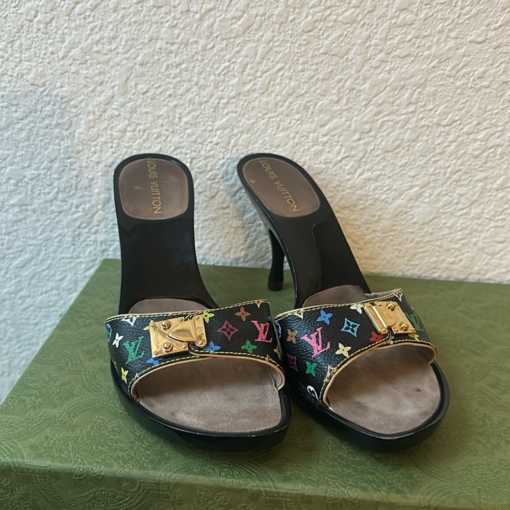 Lv heels size 6 fits like 5